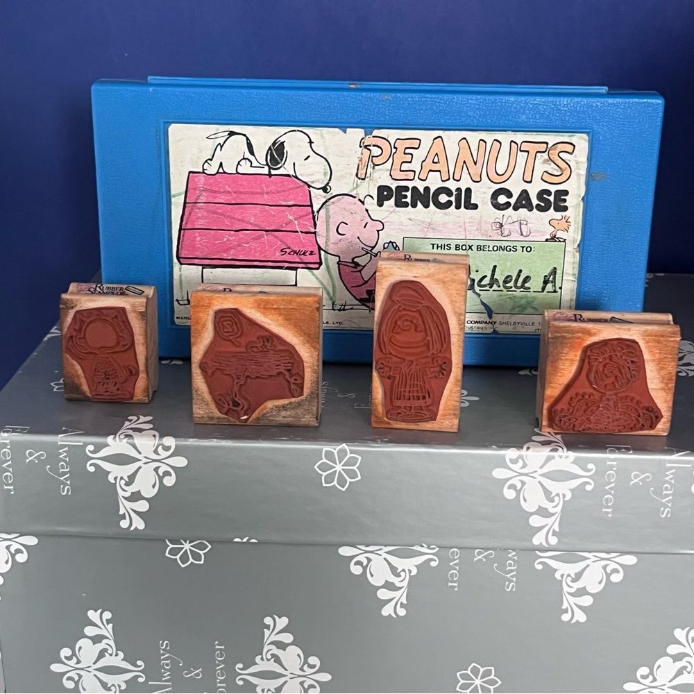 Peanuts Blue Pencil Box w/ 4 Peanuts Rubber Stamps vintage - Picture 4 of 8